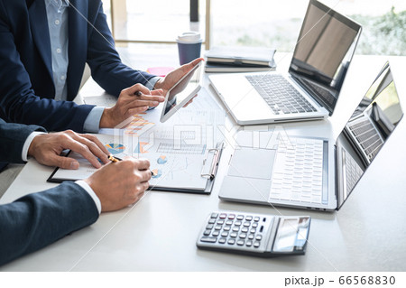 Business team meeting to conference, collaboration 66568830