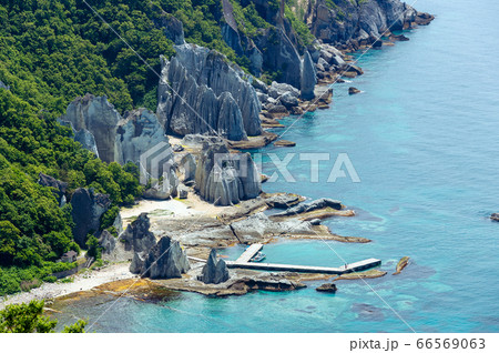 【青森県下北半島佐井村】仏ヶ浦は極楽浄土の景観 66569063