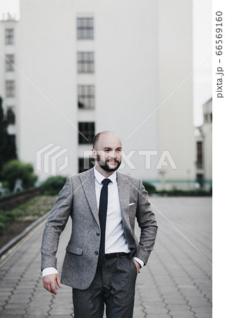 Handsome businessman outdoor 66569160
