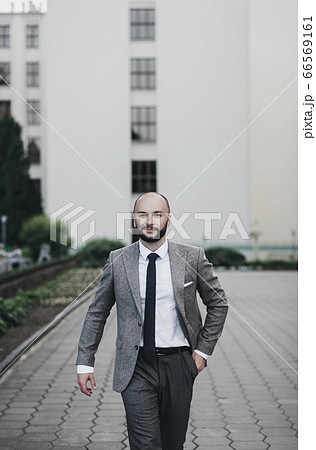 Man in elegant suit 66569161
