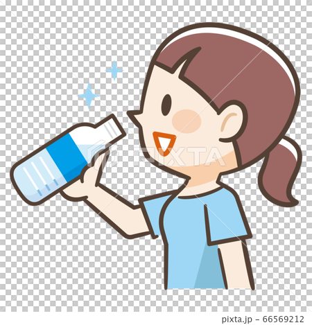 在塑料瓶的一個少婦飲用水 66569212