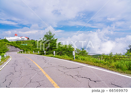 （長野県）雲上の美ヶ原高原美術館　夏空 66569970