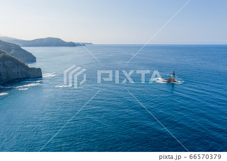 ローソク岩 空撮 / 北海道積丹町の観光イメージ 66570379