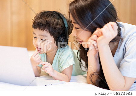 ライフスタイル ママ 母 66573932