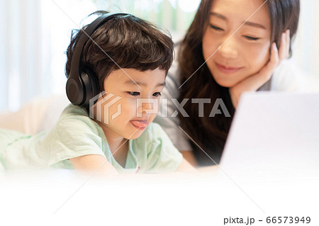 ライフスタイル ママ 母 66573949