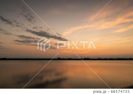 水面の夕景 66574735