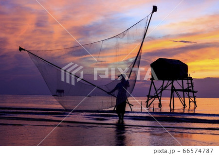 Artwork: fishermen catch fish by net (Viet Nam) 66574787