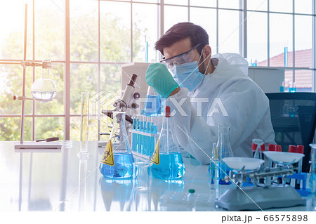 Asian Scientist working on blue test tube to Asian Scientist working on blue test tube to 66575898
