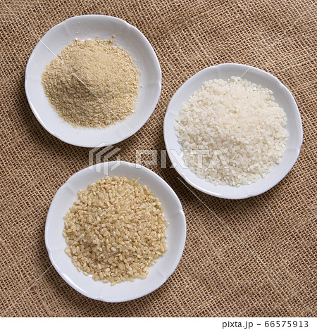 玄米と白米と米ぬか 66575913