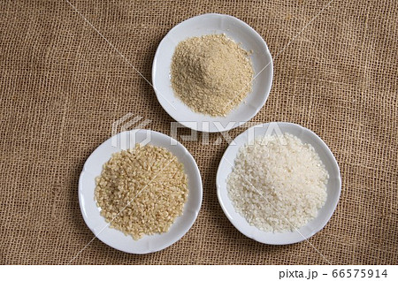 玄米と白米と米ぬか 66575914
