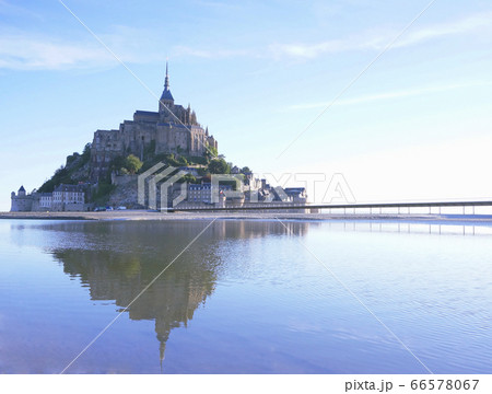 海に浮かぶモンサンミッシェル 海に浮かぶモンサンミッシェル 66578067