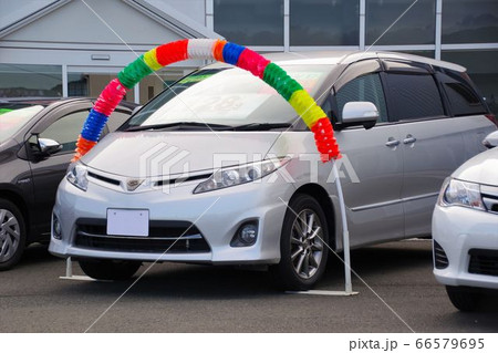 販売店に並ぶ車 中古車 販売店に並ぶ車 中古車 66579695