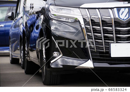 大型ミニバンのフロントグリル　トヨタ車 66583324