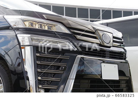 大型ミニバンのフロントグリル　トヨタ車 66583325