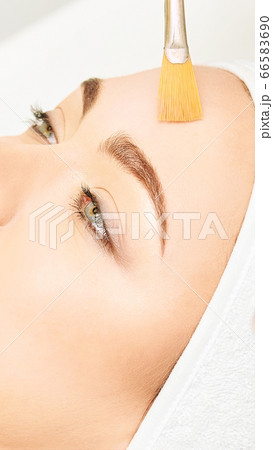 Facial brush peel retinol treatment. Beauty woman peeling procedure. Cosmetology young girl therapy.Hyaluronic acid Facial brush peel retinol treatment. Beauty woman peeling procedure. Cosmetology young girl therapy.Hyaluronic acid 66583690