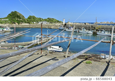安房鴨川市の太海漁港と仁右衛門島 安房鴨川市の太海漁港と仁右衛門島 66588043