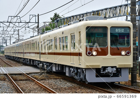 新京成電鉄　8000形　旧塗装　(千葉県) 66591369