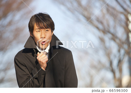 寒いビジネスマン 66596300
