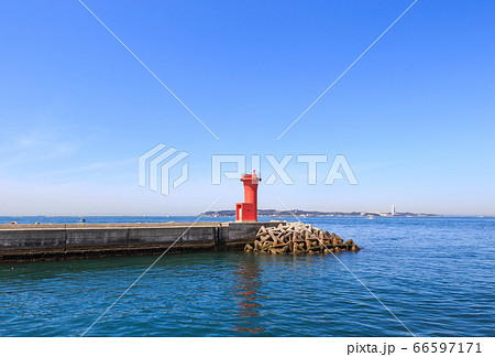 篠島漁港から見た知多半島先端 愛知県 篠島漁港から見た知多半島先端 愛知県 66597171