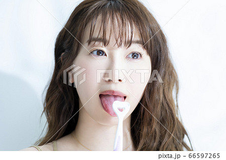 舌みがき 66597265
