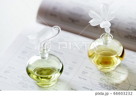 エッセンシャルオイルで作るオリジナルフレグランス 66603232