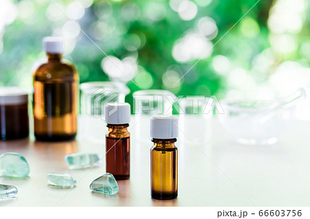 エッセンシャルオイルを使った100％天然成分の化粧品を手作り 66603756