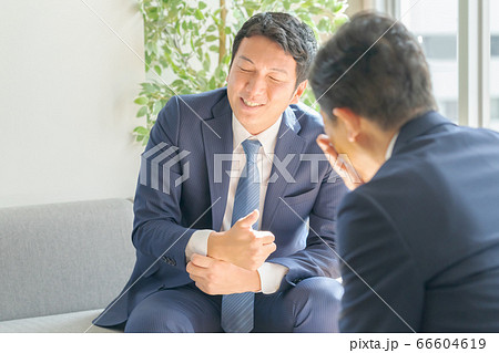 妄想する30代会社員 妄想する30代会社員 66604619
