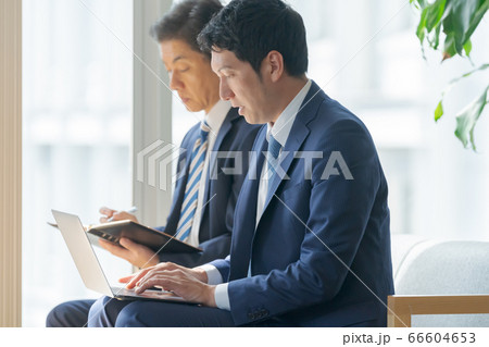 営業同行 66604653