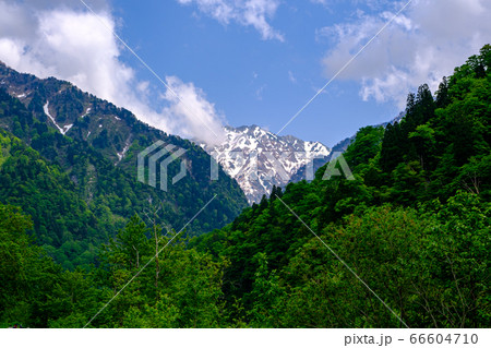 富山・馬場島から剱岳を望む 66604710