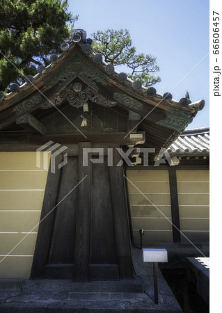 京都御所の鬼門除け、猿ヶ辻の神猿（まさる）です 66606457