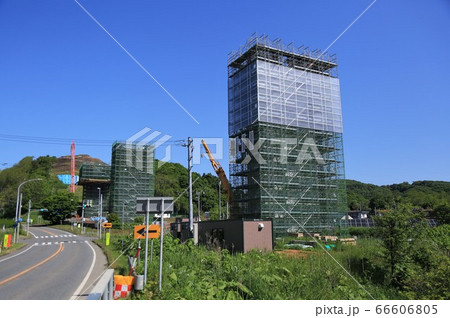 工事現場・高速道路の橋脚 66606805
