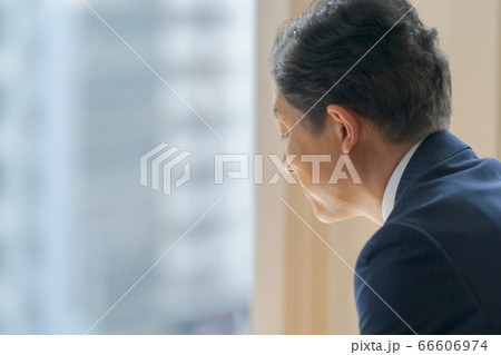 リストラ 50代ビジネスパーソン リストラ 50代ビジネスパーソン 66606974