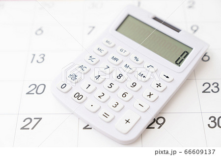 カレンダーと計算機 66609137
