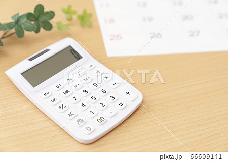 カレンダーと計算機 66609141