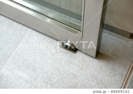 ドアストッパー 66609182