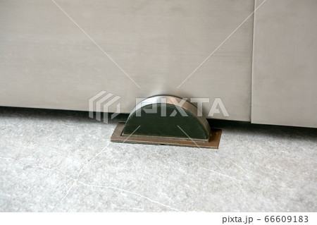 ドアストッパー 66609183