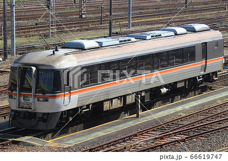 名古屋車両区で点検中のキハ85系　ワイドビューひだ 66619747