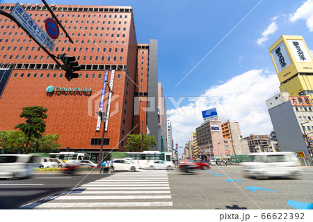 福岡市中央区天神の風景　大丸福岡方向 66622392