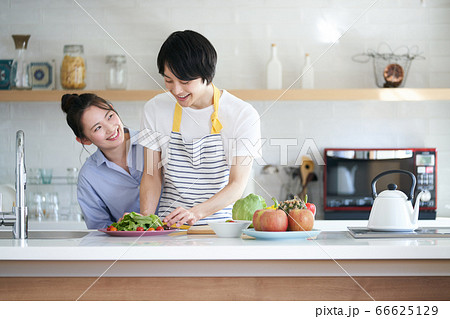 料理が好きな男性 料理が好きな男性 66625129
