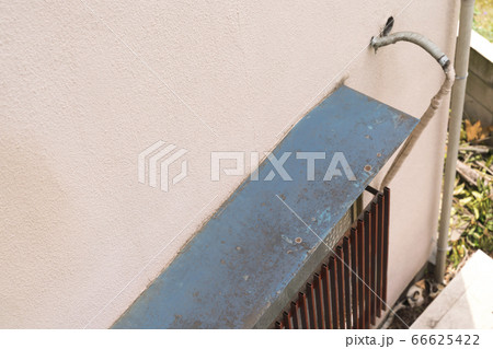 住宅 老朽化した庇 住宅 老朽化した庇 66625422