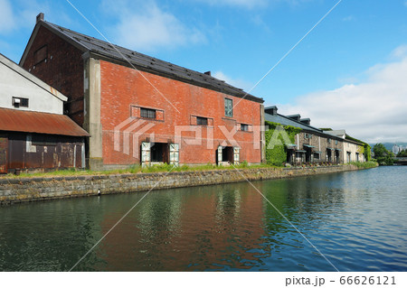 北海道　小樽運河　赤レンガの旧篠田倉庫と倉庫群 66626121