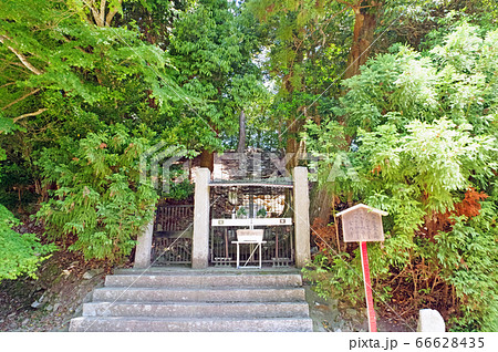 下関市豊田湖畔の、安徳天皇西市陵墓参考地 66628435