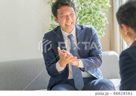 ヨイショする営業マン ヨイショする営業マン 66628561