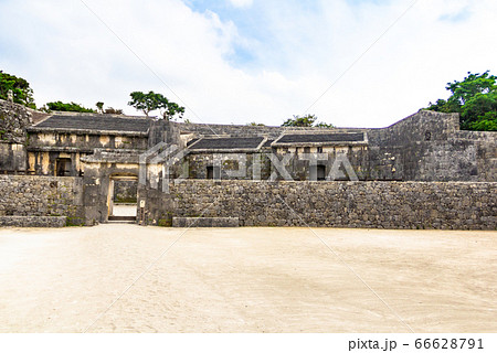 玉陵  沖縄那覇市にある王統の陵墓 66628791