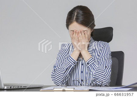 Businesswoman concept, Asian female portrait in a studio 090 66631957