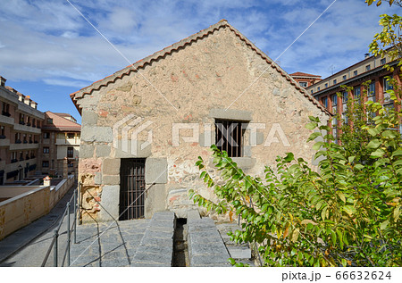 古代ローマ遺跡　セゴビア水道橋の沈殿槽（スペイン） 66632624