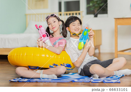 Group of school students portrait, happy smiling male and female students 400 66633101