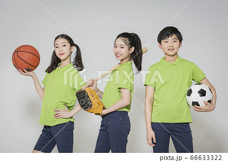 Group of school students portrait, happy smiling male and female students 365 66633322