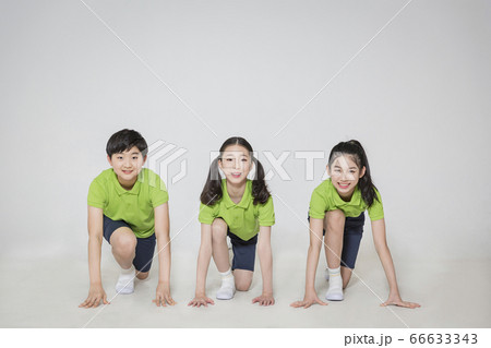 Group of school students portrait, happy smiling male and female students 353 Group of school students portrait, happy smiling male and female students 353 66633343
