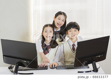 Group of school students portrait, happy smiling male and female students 313 Group of school students portrait, happy smiling male and female students 313 66633377